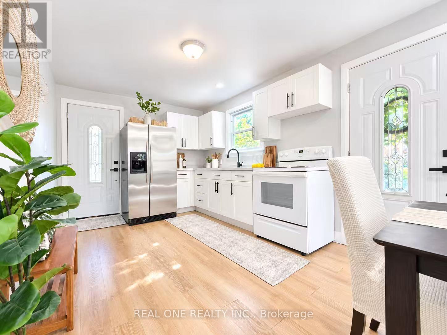 24 Main Street, East Gwillimbury, Ontario  L0G 1M0 - Photo 5 - N13833424