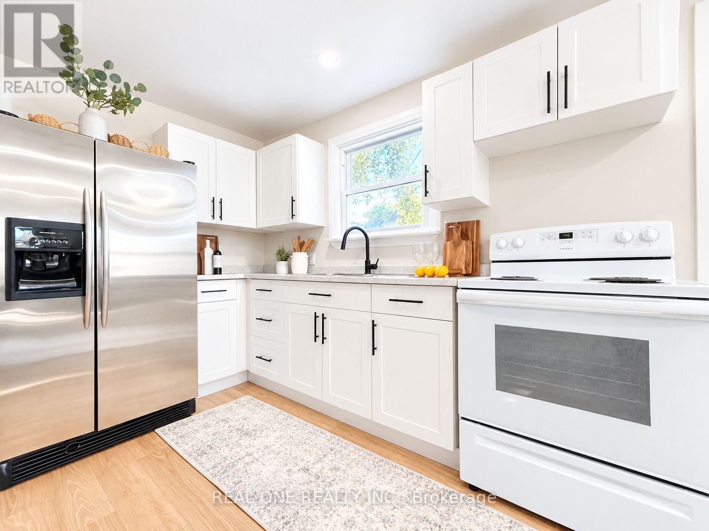 24 Main Street, East Gwillimbury, Ontario  L0G 1M0 - Photo 6 - N13833424