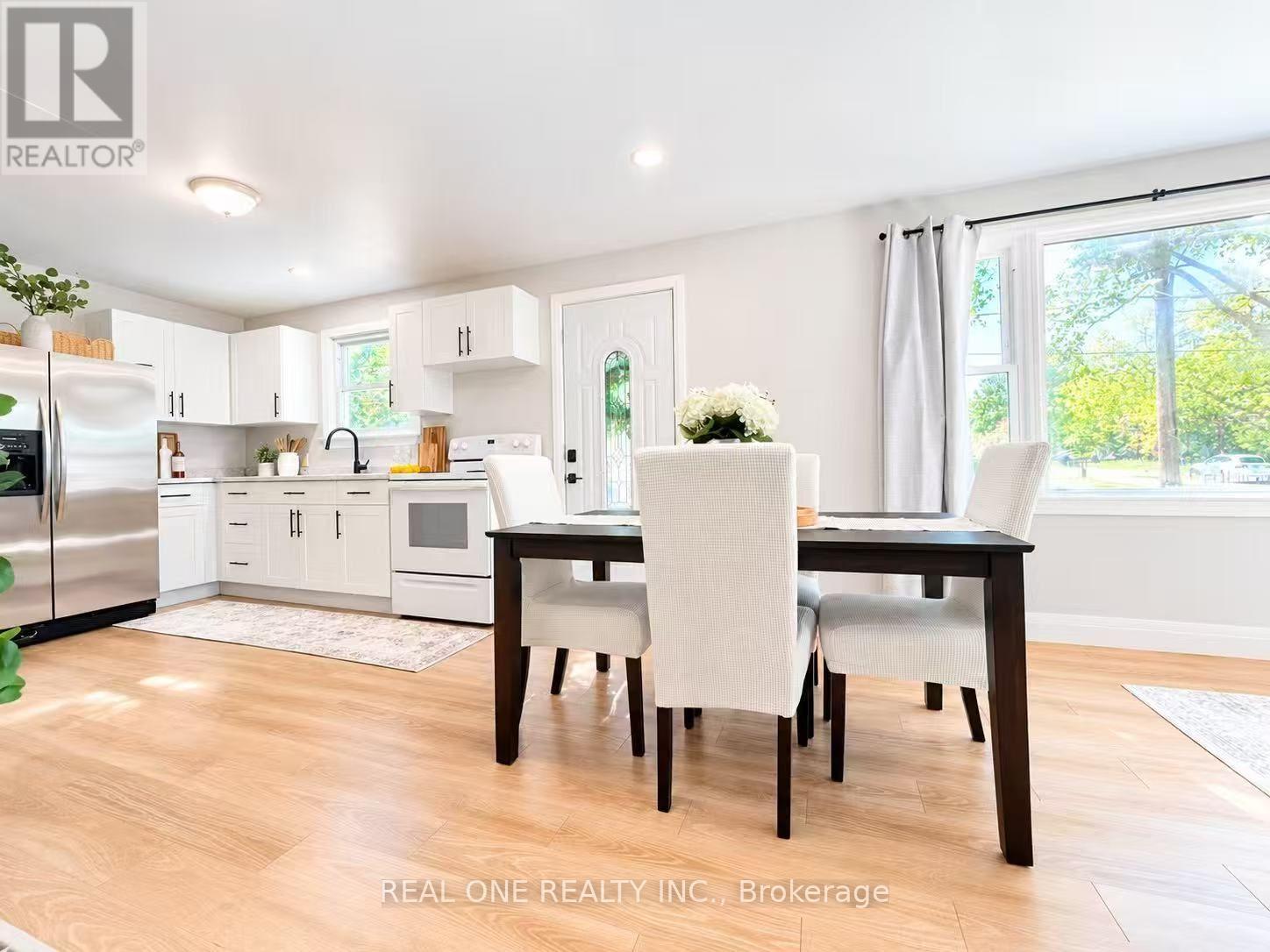 24 Main Street, East Gwillimbury, Ontario  L0G 1M0 - Photo 7 - N13833424
