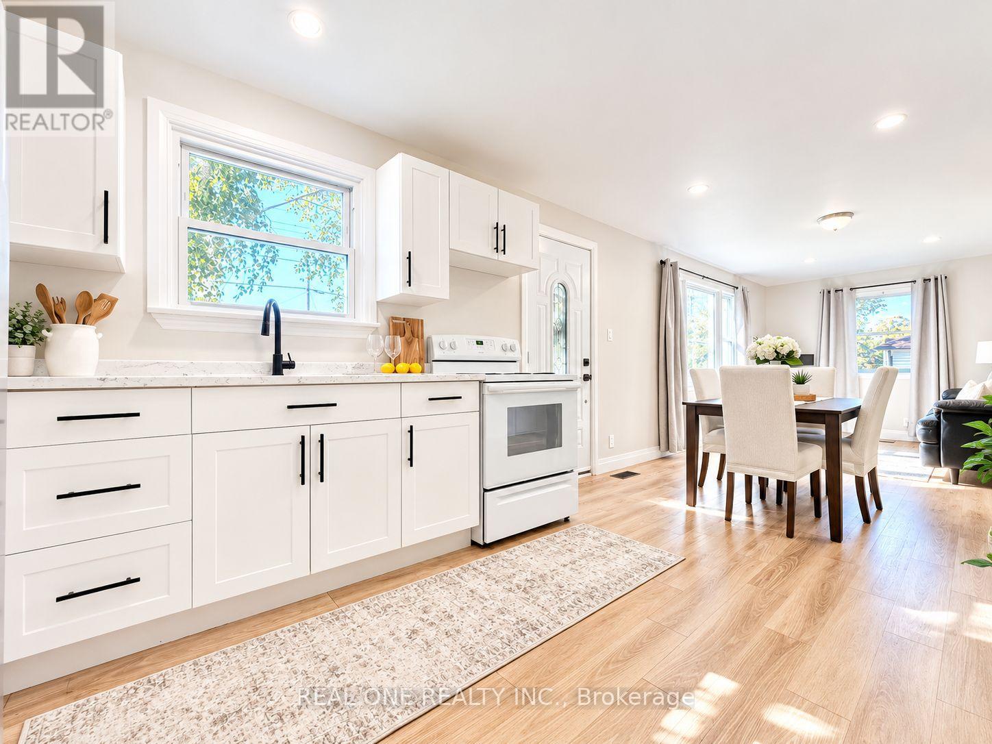 24 Main Street, East Gwillimbury, Ontario  L0G 1M0 - Photo 8 - N13833424