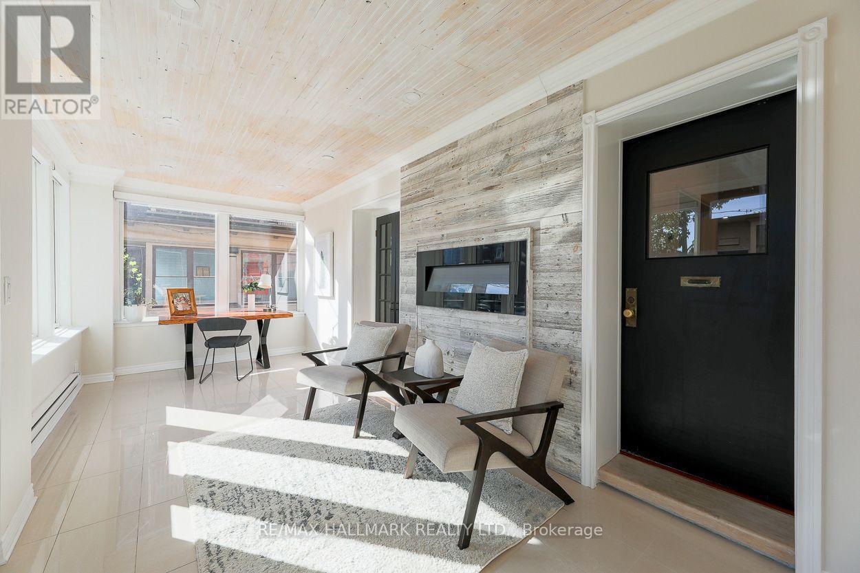 620 Indian Road, Toronto, Ontario  M6P 2C6 - Photo 4 - W13833416
