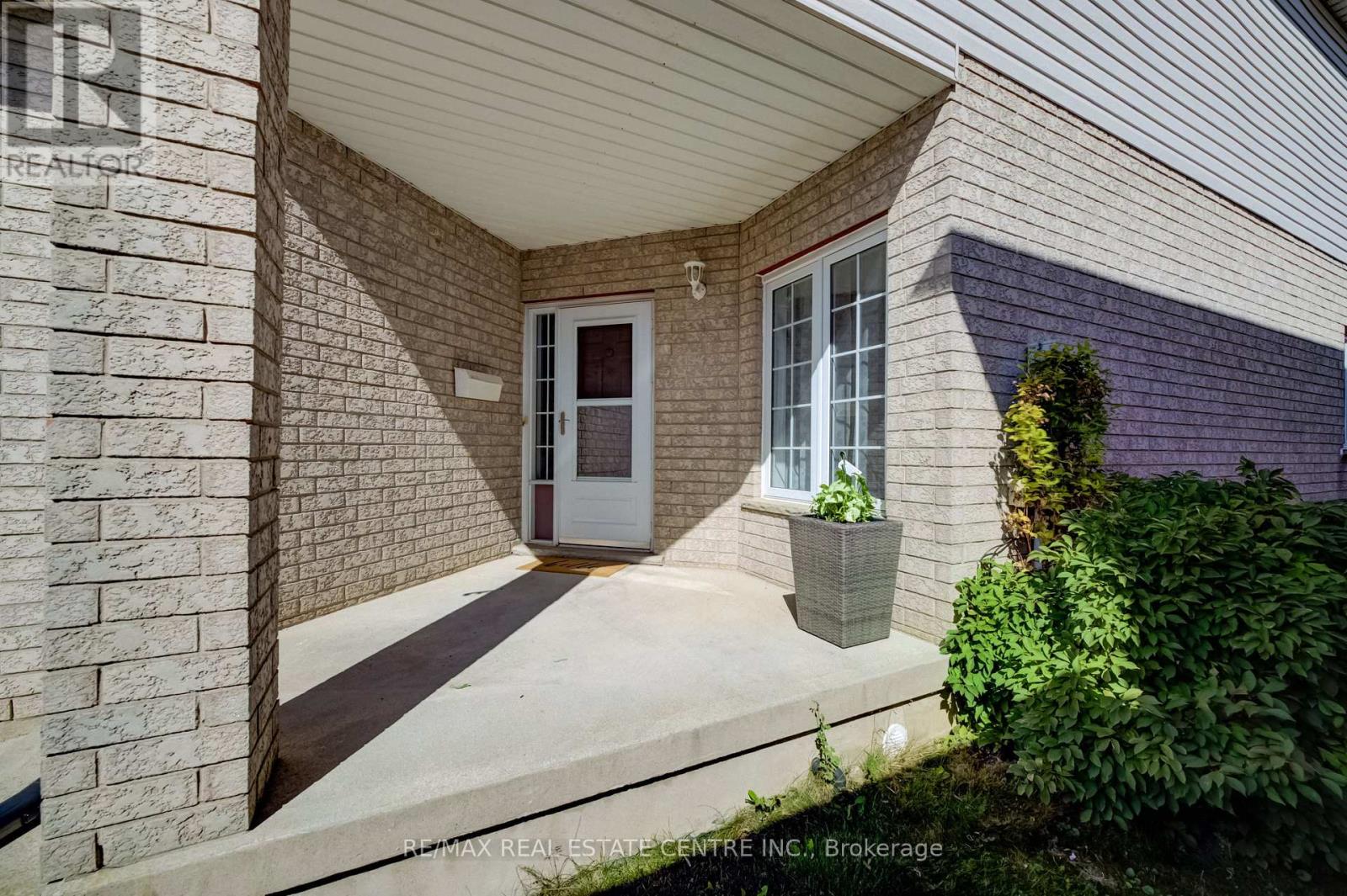 295 Gatehouse Drive, Cambridge, Ontario  N1P 1E6 - Photo 4 - X13833448