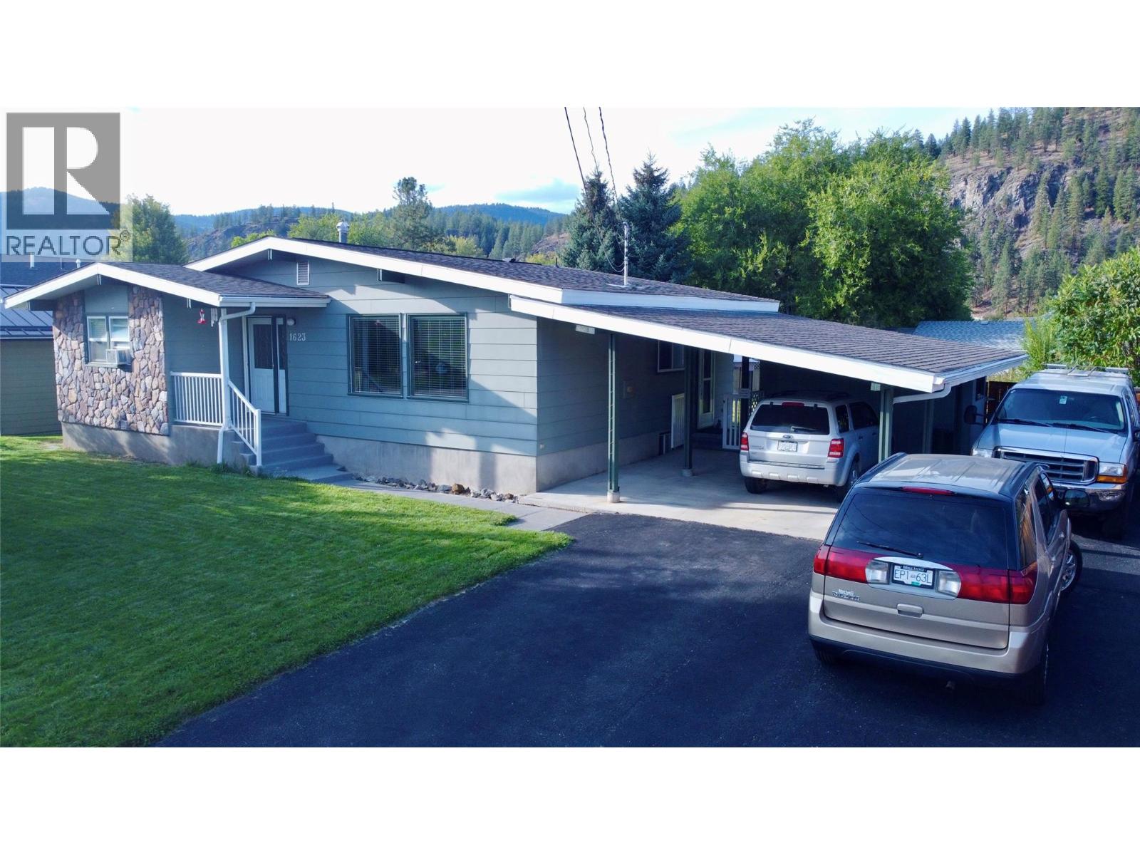 1623 Landsdowne Crescent, Grand Forks, British Columbia