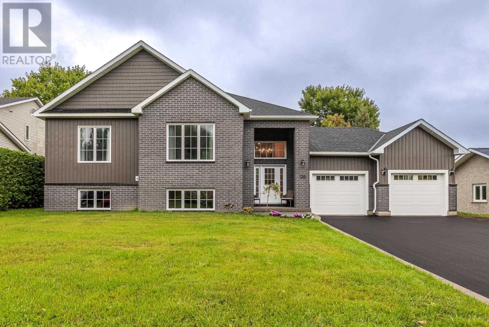 126 Queensgate BLVD, Sault Ste. Marie, Ontario