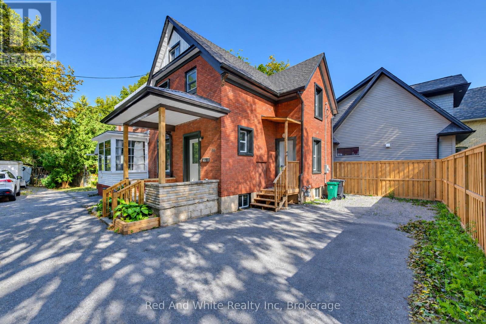 18 Miehm Place, Kitchener, Ontario N2H 2K9 - Photo 1 - X13833506