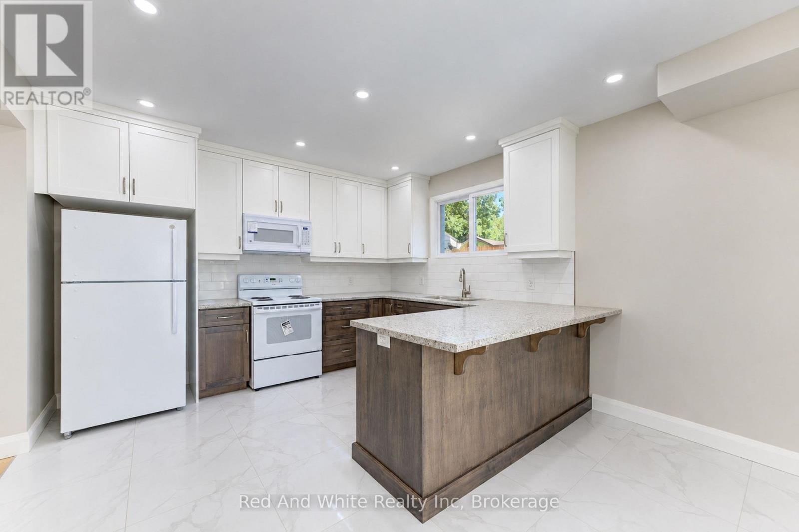 18 Miehm Place, Kitchener, Ontario N2H 2K9 - Photo 10 - X13833506