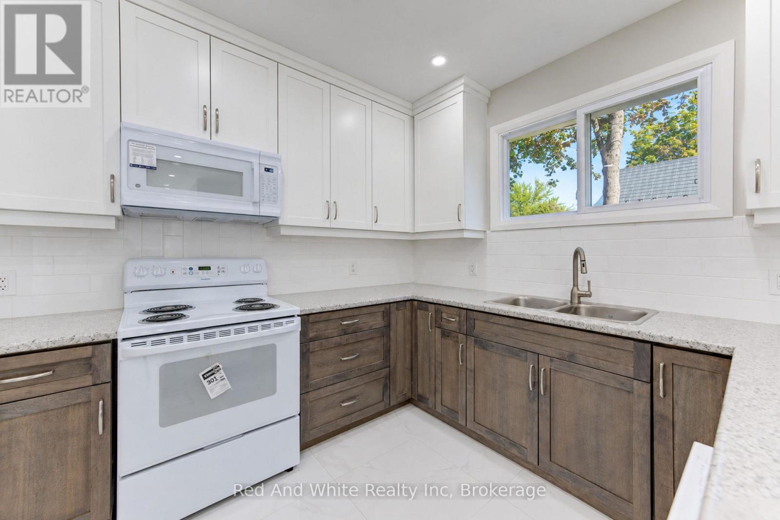 18 Miehm Place, Kitchener, Ontario N2H 2K9 - Photo 11 - X13833506