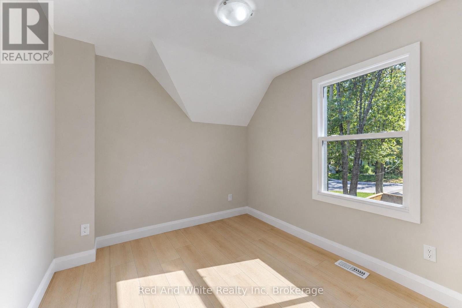 18 Miehm Place, Kitchener, Ontario N2H 2K9 - Photo 26 - X13833506