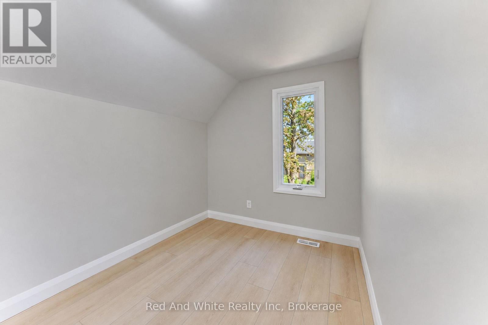 18 Miehm Place, Kitchener, Ontario N2H 2K9 - Photo 28 - X13833506