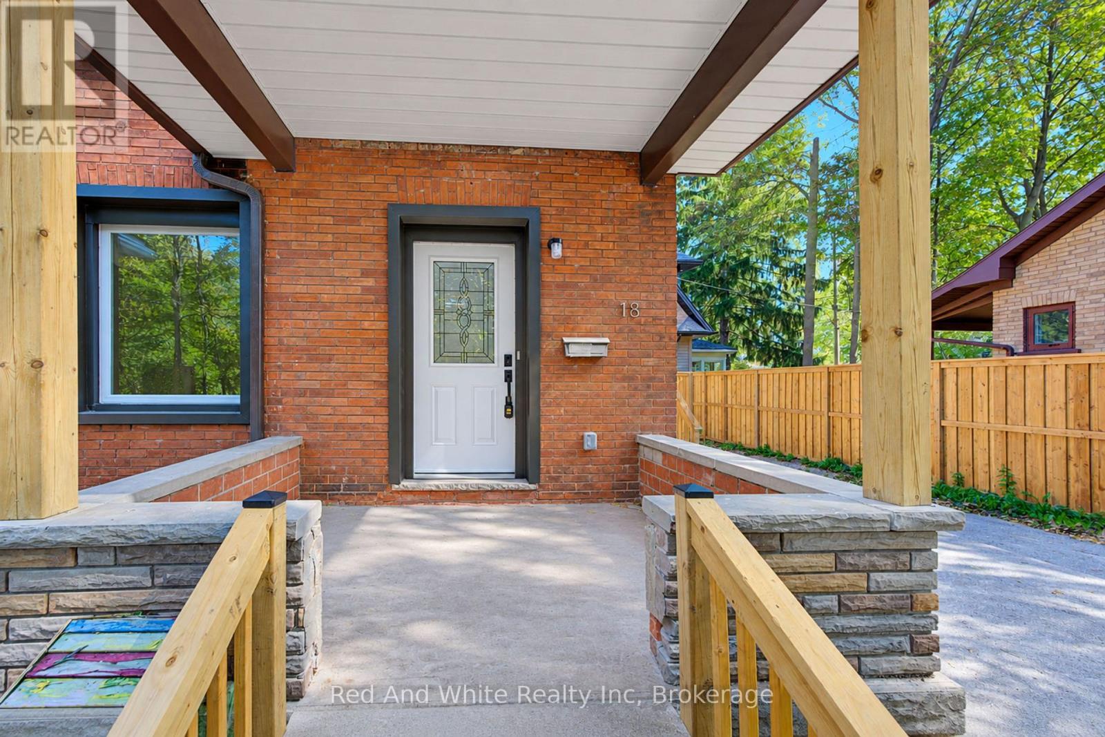 18 Miehm Place, Kitchener, Ontario N2H 2K9 - Photo 5 - X13833506