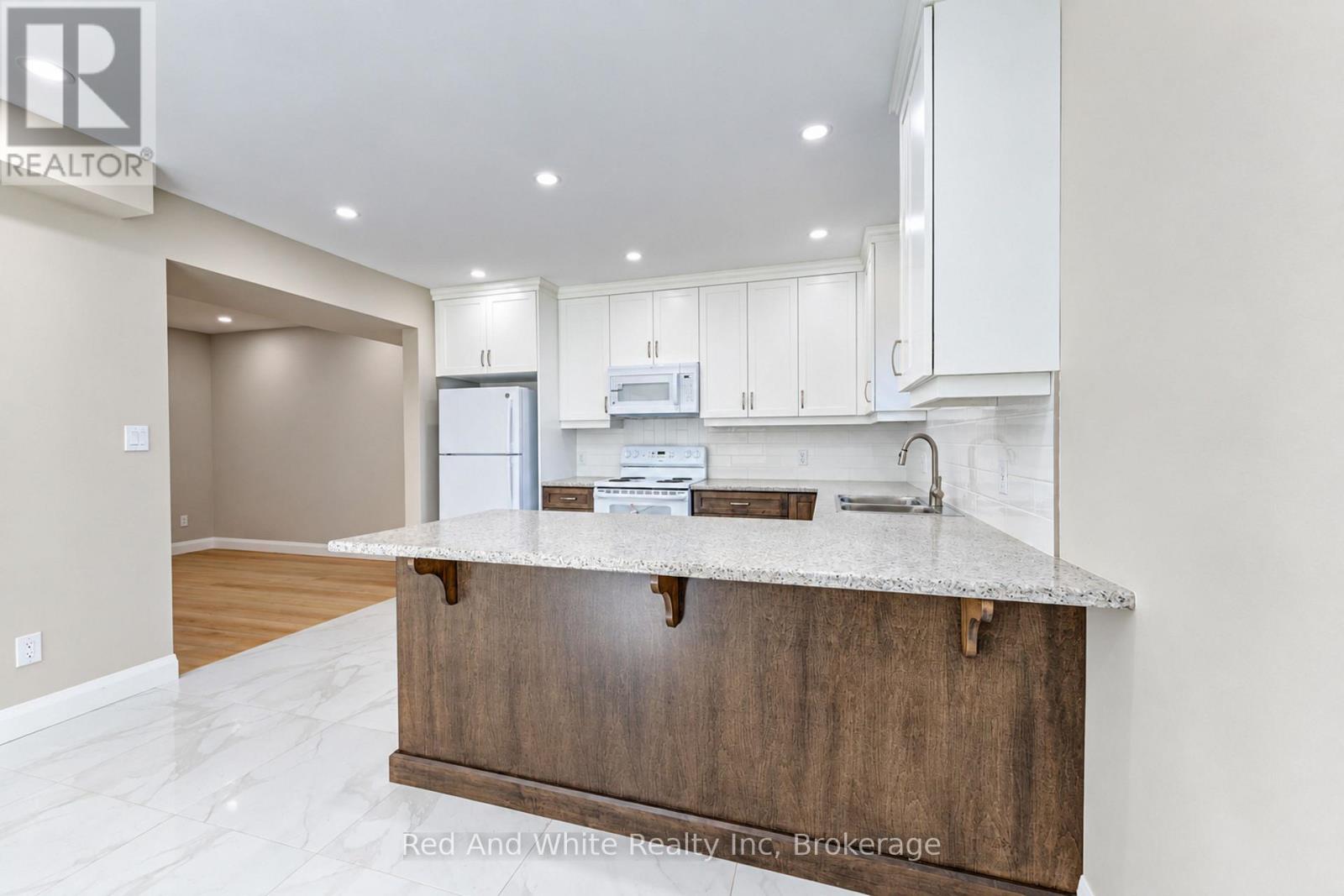 18 Miehm Place, Kitchener, Ontario N2H 2K9 - Photo 9 - X13833506