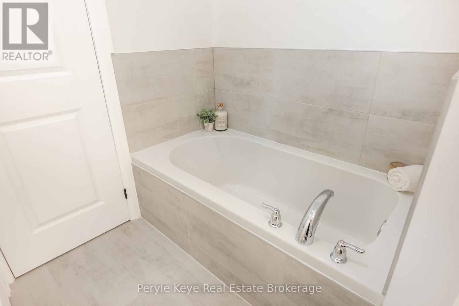 12 Leeds Court, Bracebridge, Ontario P1L 0B7 - Photo 27 - X13833514
