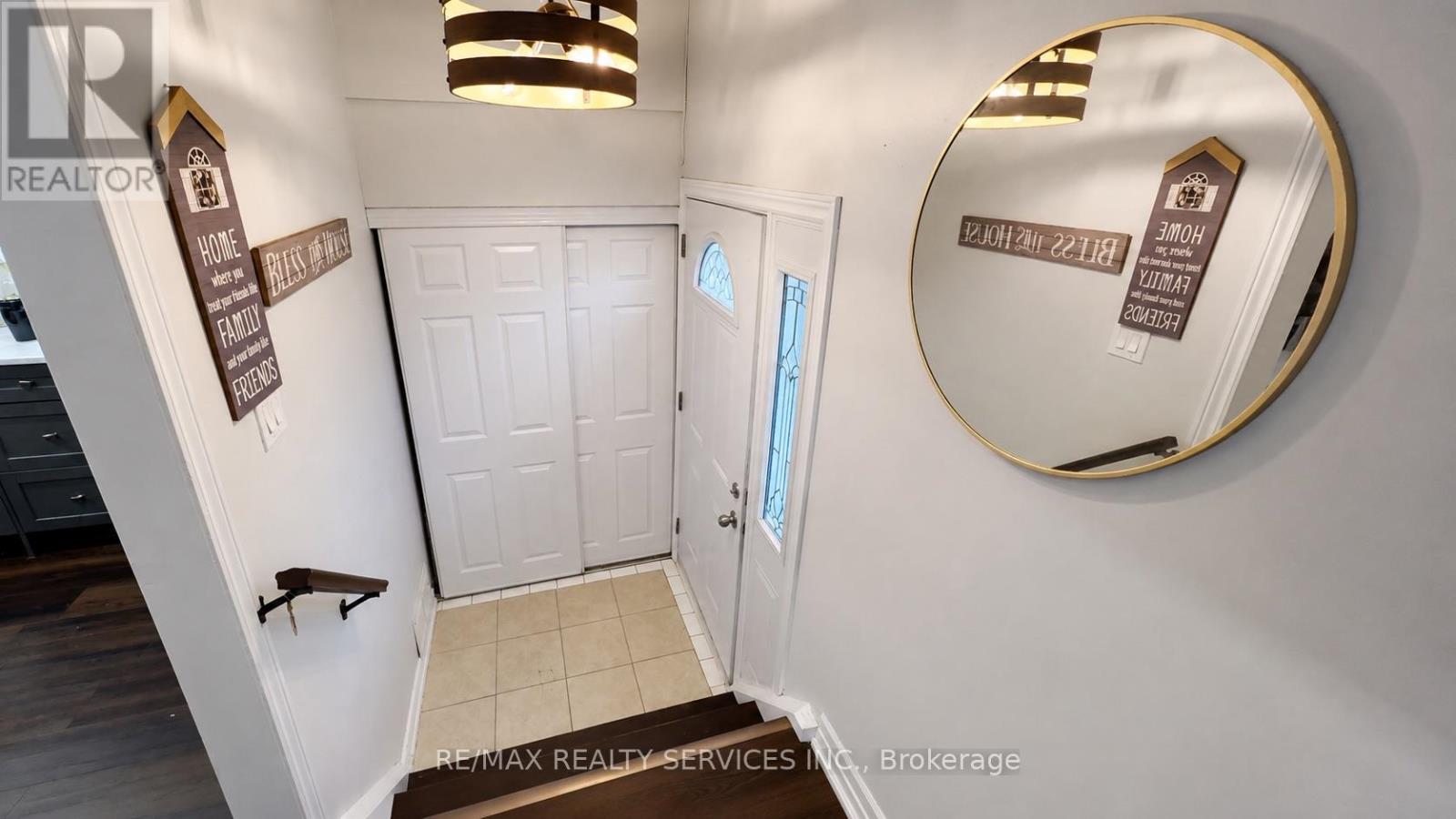 71 Newlyn Crescent, Brampton, Ontario  L6V 3A9 - Photo 2 - W13630716