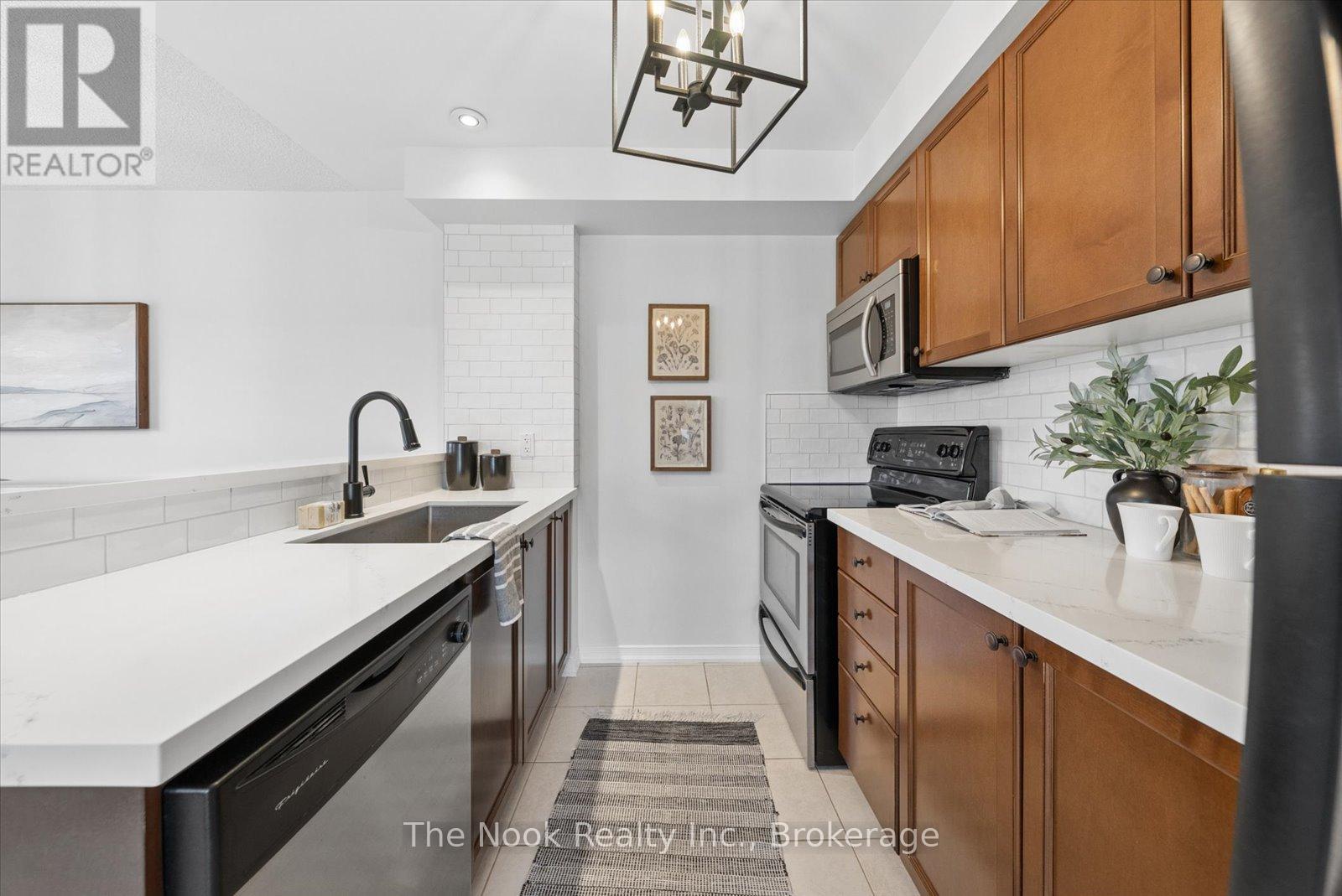 306 - 124 Aspen Springs Drive, Clarington, Ontario  L1C 0G8 - Photo 5 - E13833550