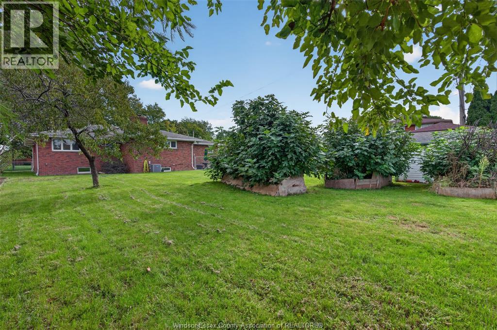 1565 Roxborough, Windsor, Ontario  N9B 3H2 - Photo 2 - 26023698