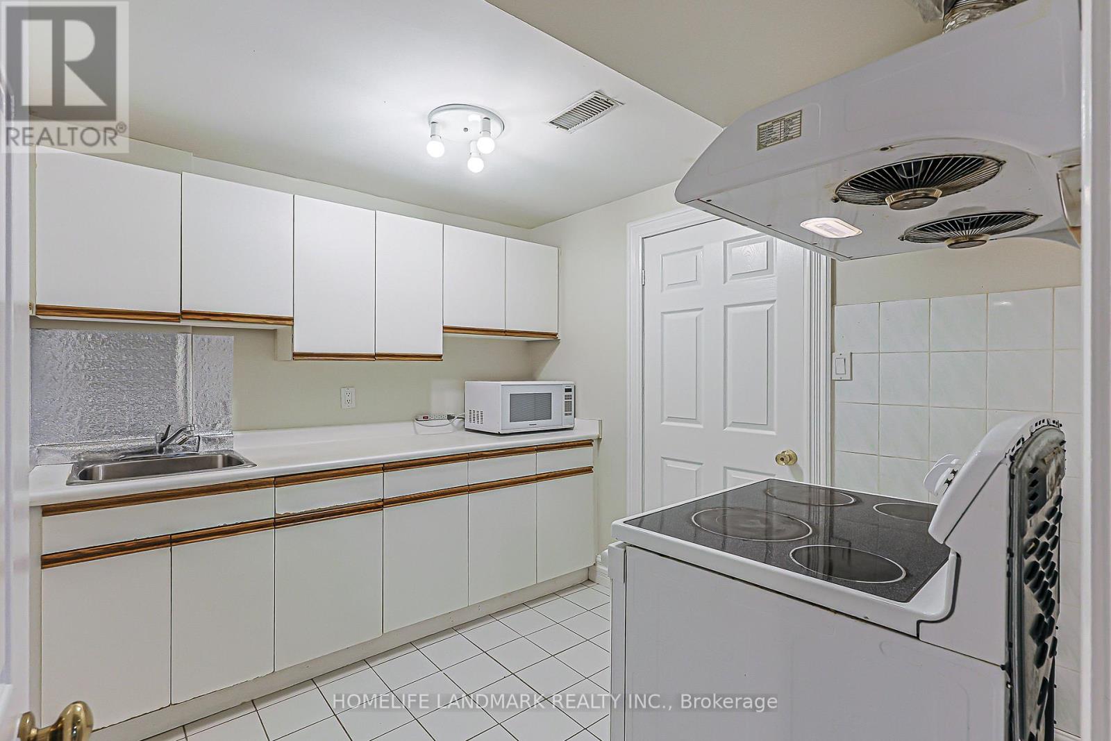 252 Dunview Avenue N, Toronto, Ontario  M2N 4J2 - Photo 45 - C13833468