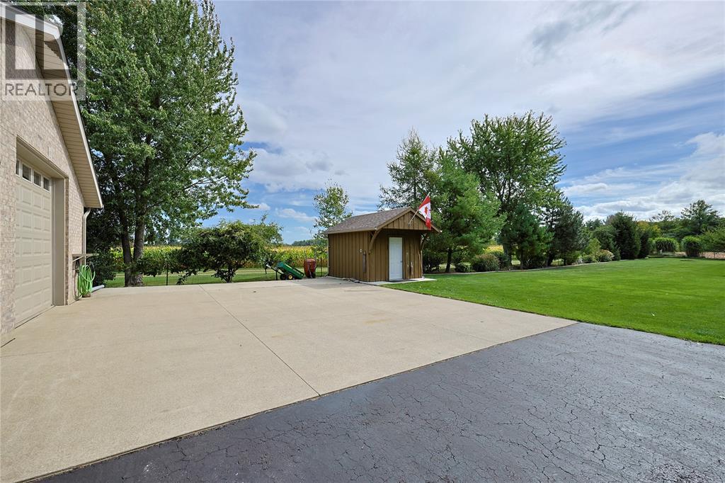 5121 Lakeshore Road, Plympton-Wyoming, Ontario  N0N 1J6 - Photo 13 - 26022698