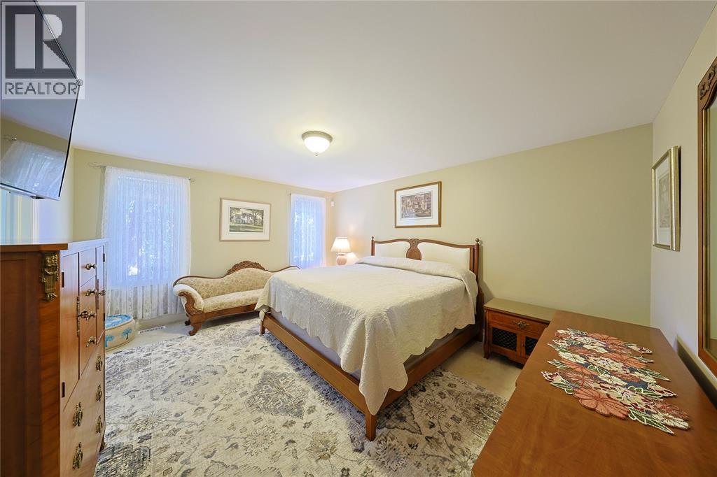 5121 Lakeshore Road, Plympton-Wyoming, Ontario  N0N 1J6 - Photo 21 - 26022698