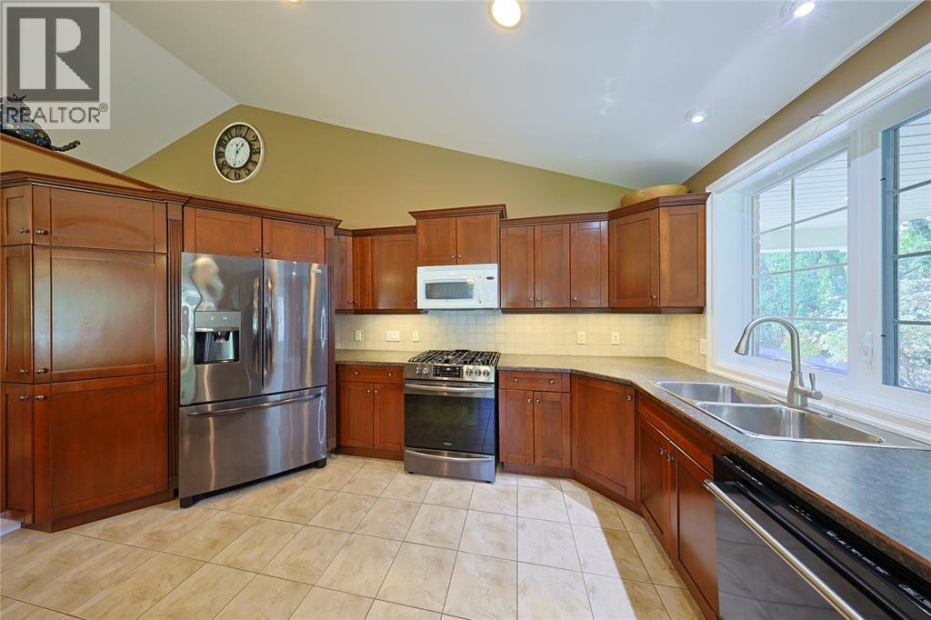5121 Lakeshore Road, Plympton-Wyoming, Ontario  N0N 1J6 - Photo 35 - 26022698