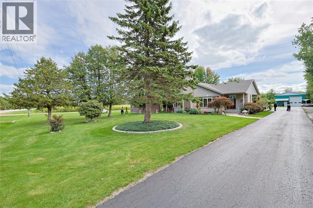 5121 Lakeshore Road, Plympton-Wyoming, Ontario  N0N 1J6 - Photo 4 - 26022698