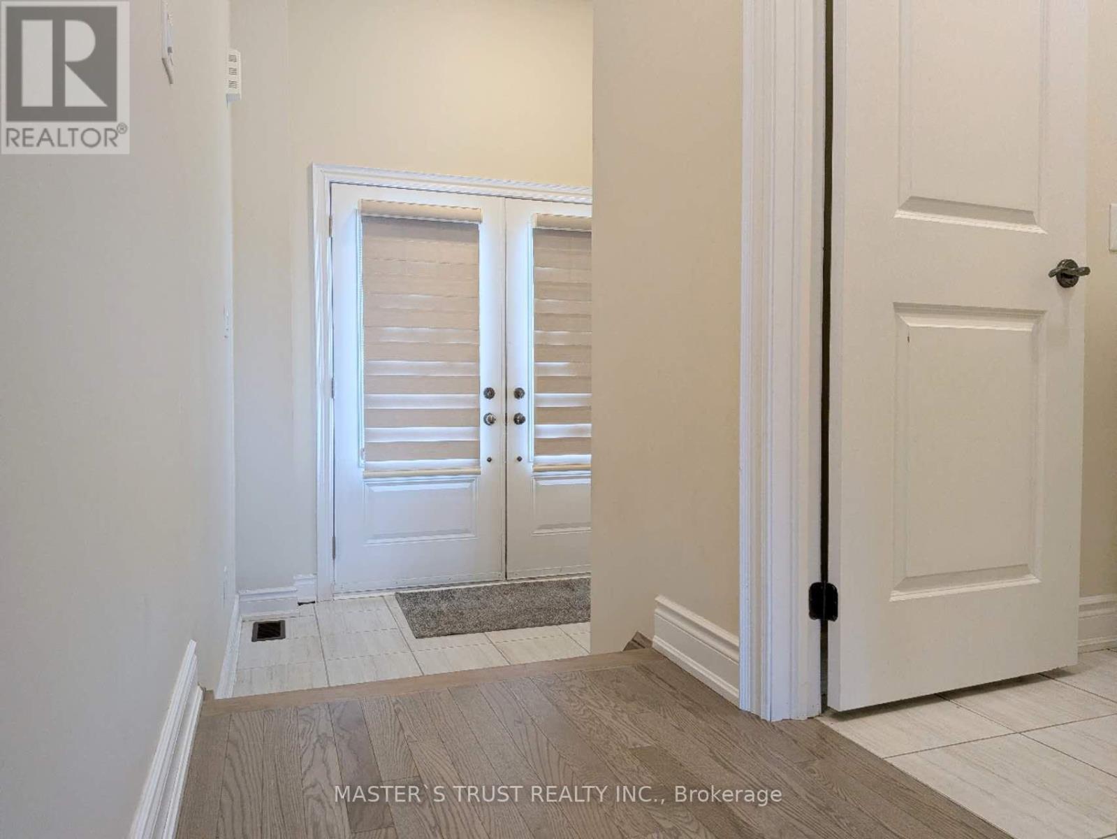 163 Heritage Street, Bradford West Gwillimbury (Bradford), Ontario  L3Z 4M6 - Photo 4 - N13833538