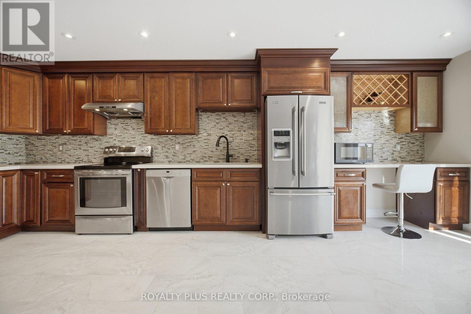 77 Arthurs Crescent, Brampton, Ontario  L6Y 4Y3 - Photo 10 - W13833480