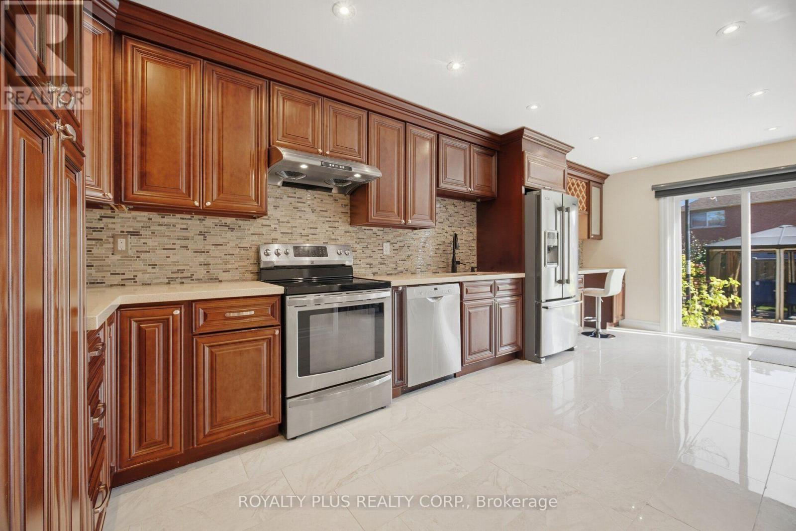77 Arthurs Crescent, Brampton, Ontario  L6Y 4Y3 - Photo 11 - W13833480