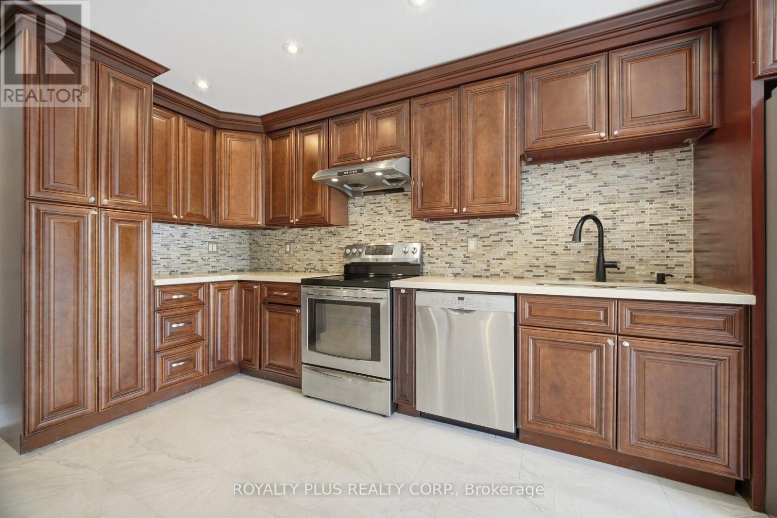 77 Arthurs Crescent, Brampton, Ontario  L6Y 4Y3 - Photo 12 - W13833480