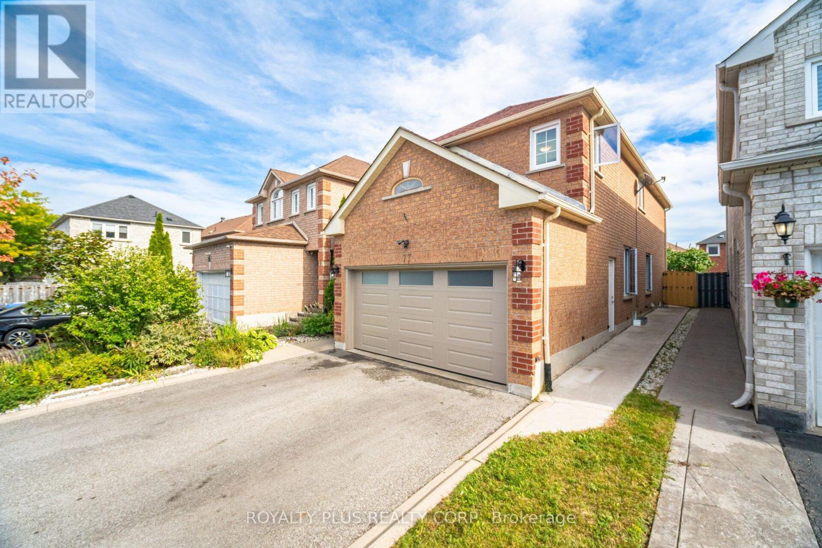 77 Arthurs Crescent, Brampton, Ontario  L6Y 4Y3 - Photo 2 - W13833480