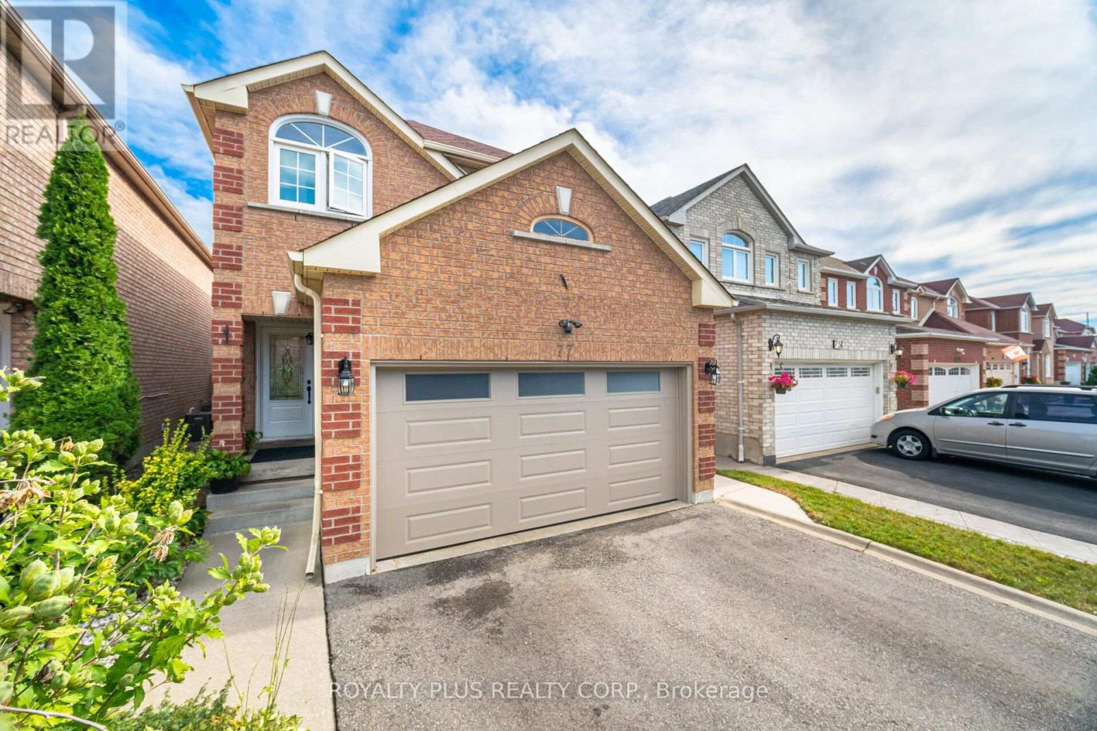 77 Arthurs Crescent, Brampton, Ontario  L6Y 4Y3 - Photo 3 - W13833480