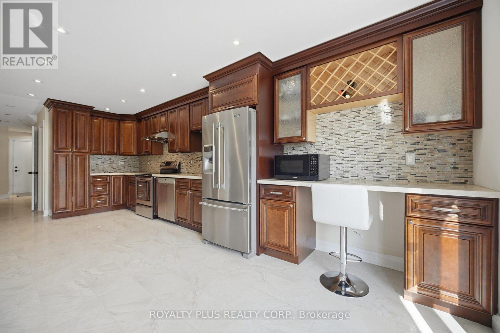 77 Arthurs Crescent, Brampton, Ontario  L6Y 4Y3 - Photo 9 - W13833480