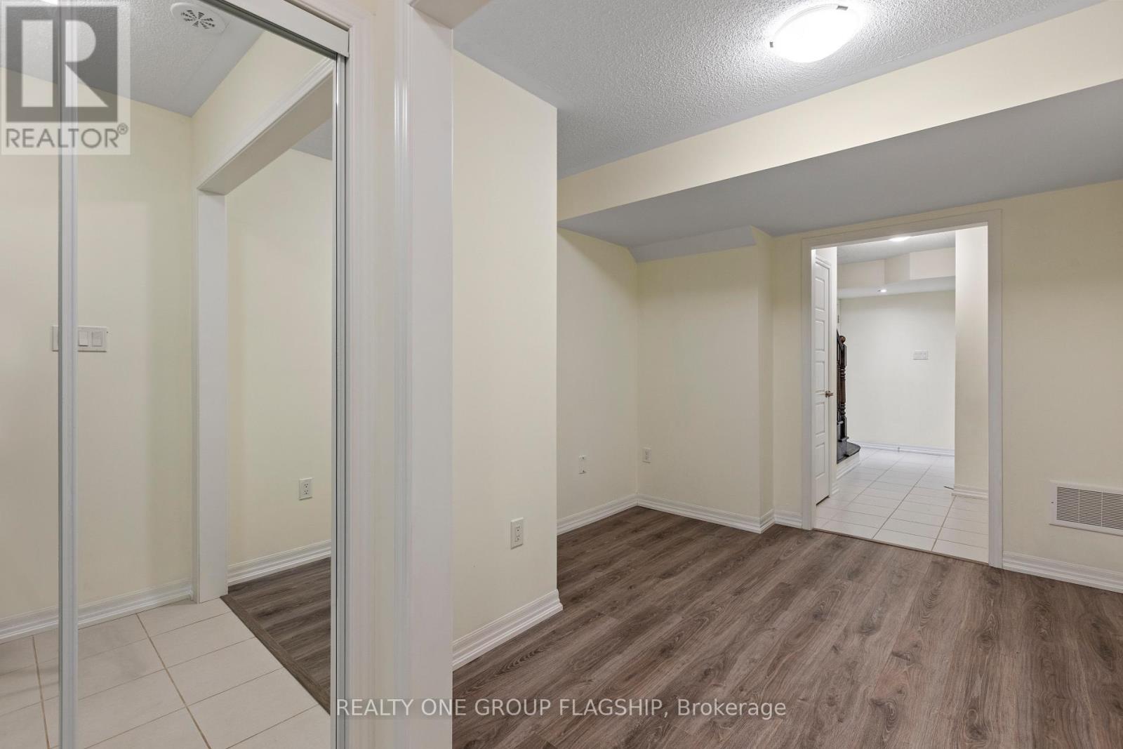 122 Christopher Road, Oakville, Ontario  L6H 0Y1 - Photo 4 - W13833508