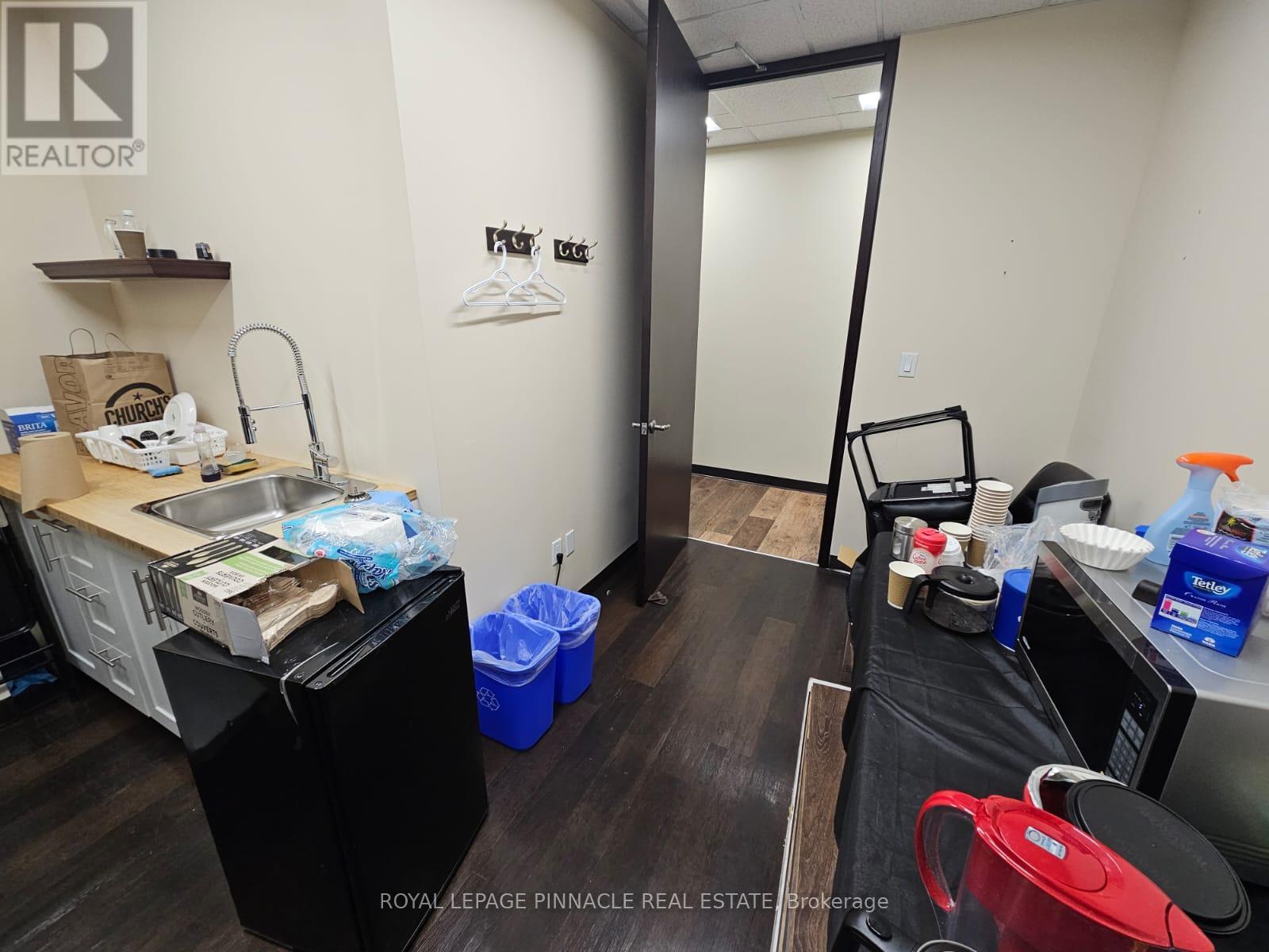 102-B - 5770 Hurontario Street W, Mississauga, Ontario  L5R 1B3 - Photo 8 - W13833556