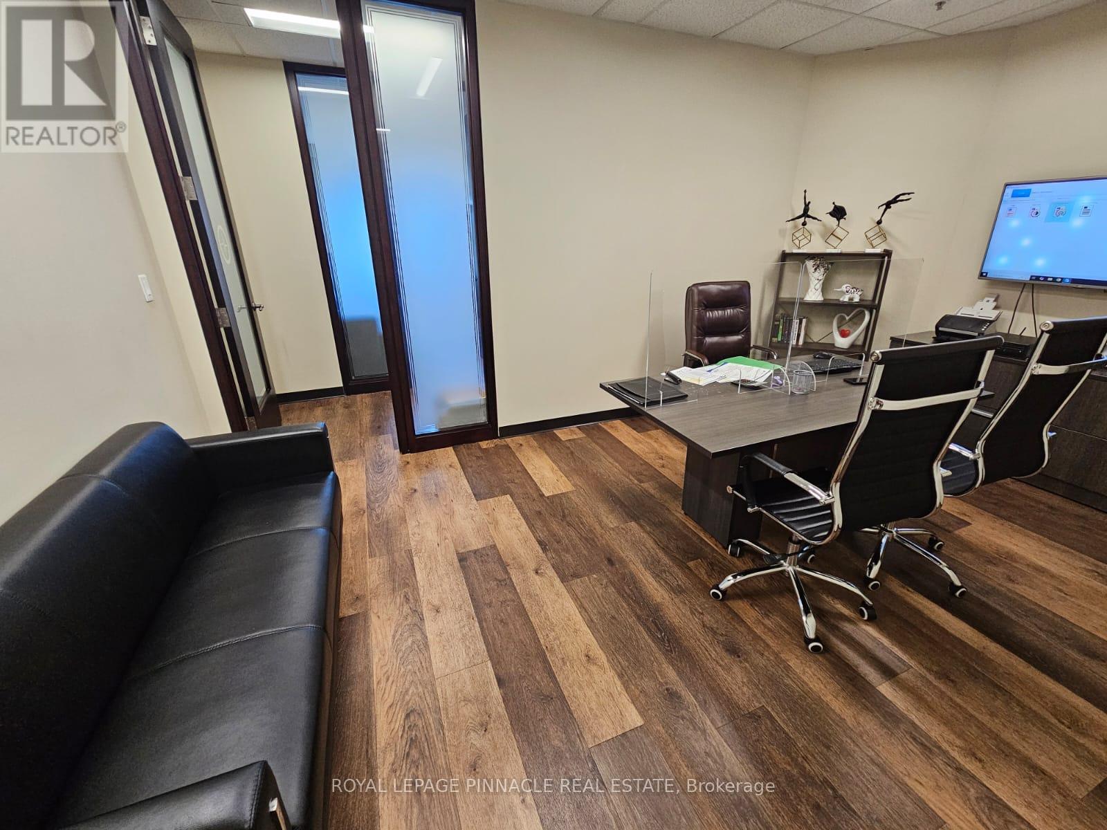 102-C - 5770 Hurontario Street W, Mississauga, Ontario  L5R 1B3 - Photo 10 - W13833564