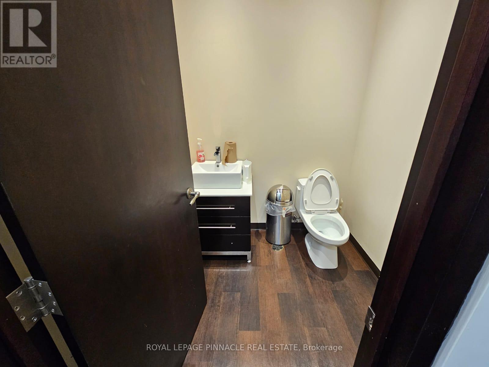 102-C - 5770 Hurontario Street W, Mississauga, Ontario  L5R 1B3 - Photo 7 - W13833564