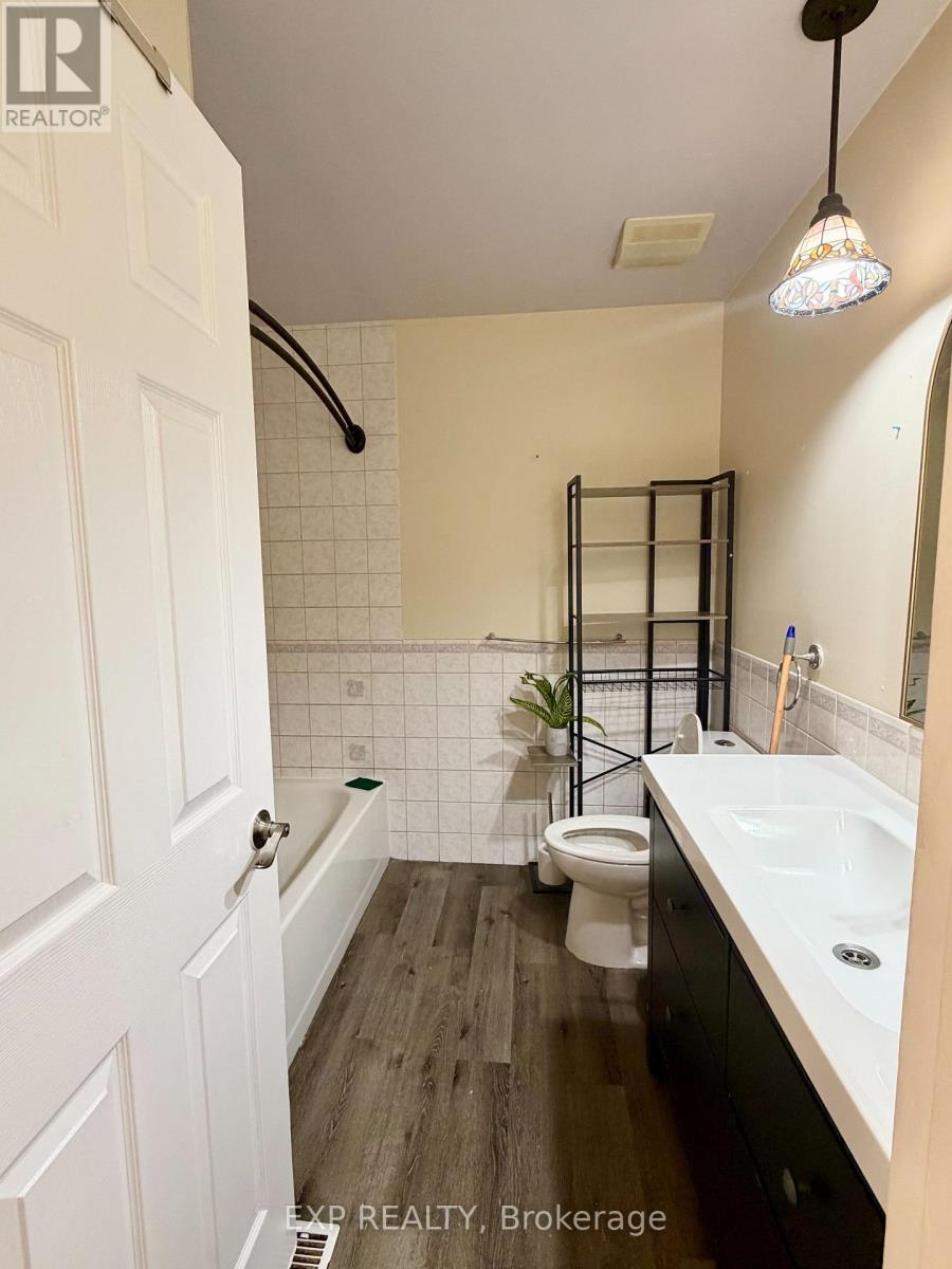 Upper - 119 Ingleside Drive, Kitchener, Ontario  N2M 2G9 - Photo 8 - X13833532