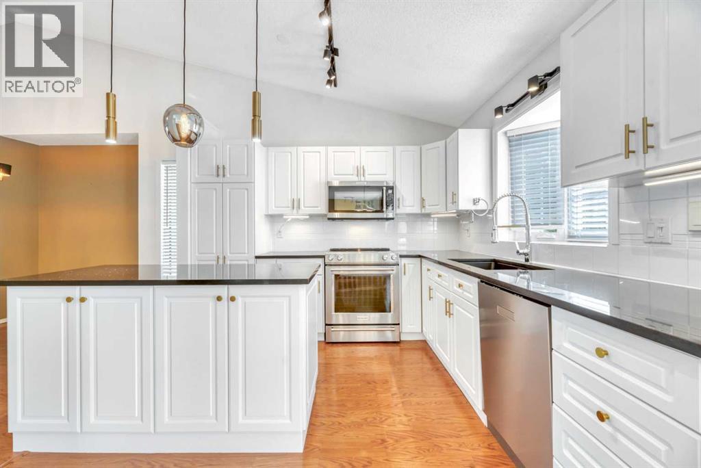 545 Riverbend Drive SE, Calgary, Alberta  T2C 3Y1 - Photo 9 - A2348501
