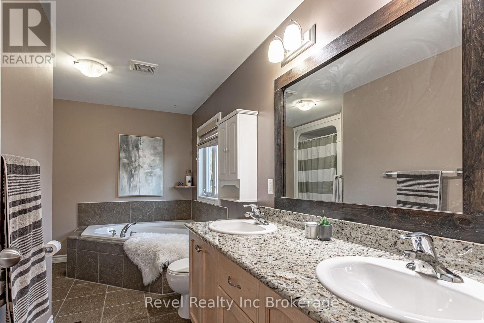 53 Applewood Street, Blandford-Blenheim, Ontario  N0J 1S0 - Photo 25 - X13833616