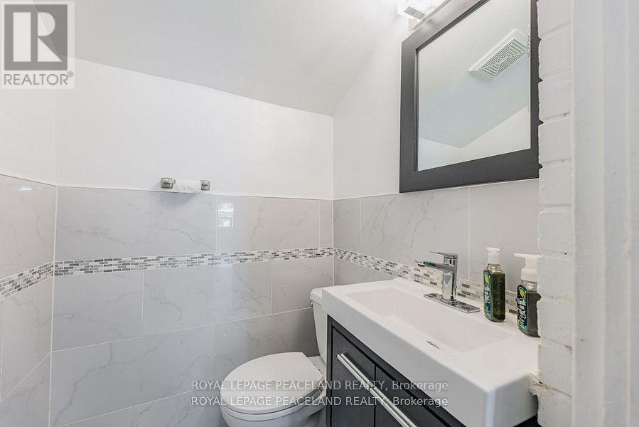 606 Coxwell Avenue, Toronto, Ontario  M4C 3B6 - Photo 10 - E13833632