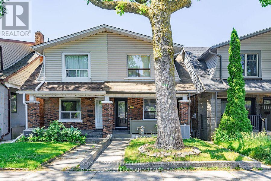 606 Coxwell Avenue, Toronto, Ontario  M4C 3B6 - Photo 2 - E13833632