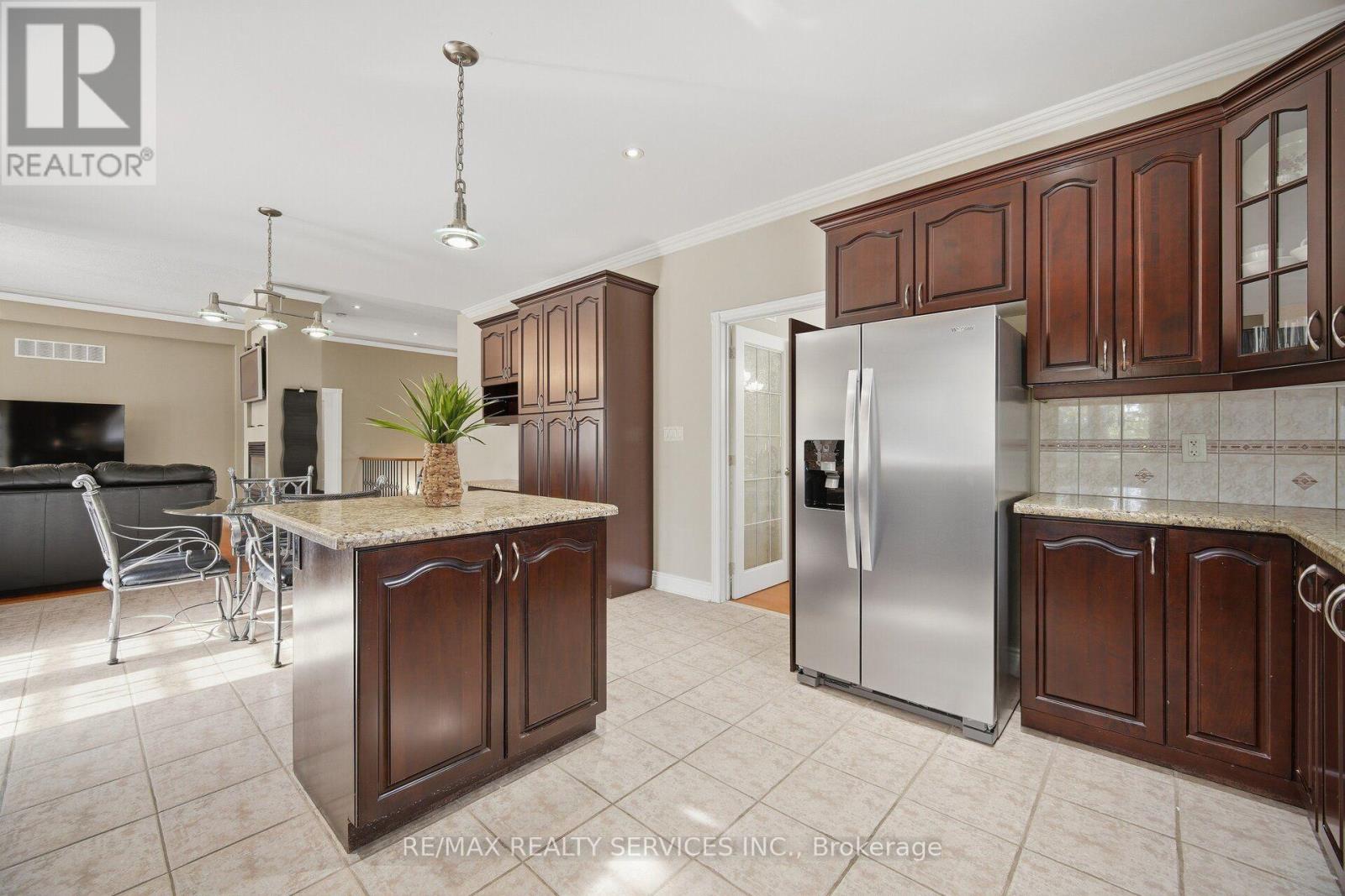 8910 Creditview Road, Brampton, Ontario L6Y 0G4 - Photo 11 - W13833646