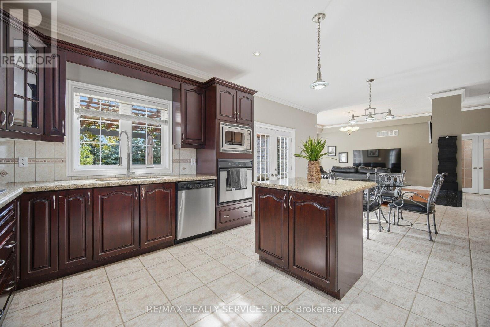 8910 Creditview Road, Brampton, Ontario L6Y 0G4 - Photo 12 - W13833646