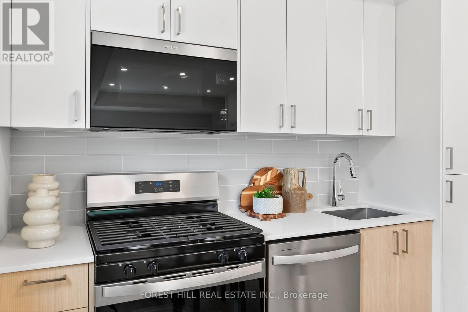 A - 12 Smallwood Drive, Toronto, Ontario M3M 1T8 - Photo 4 - W13833658