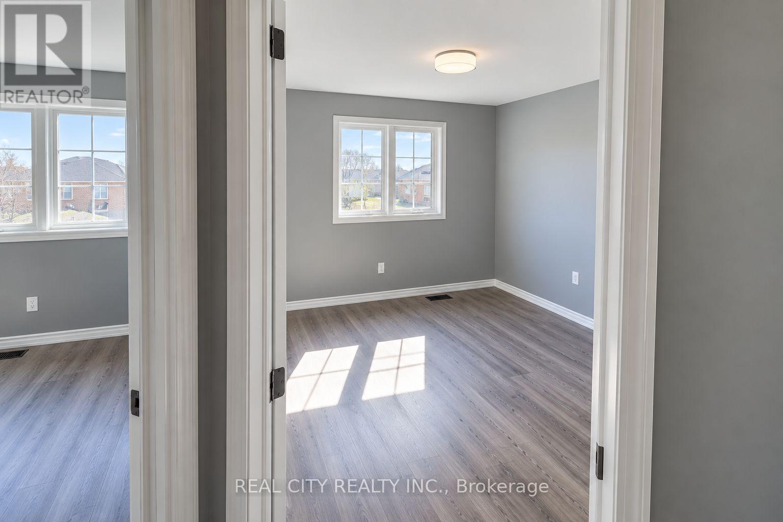 64 Clough Crescent, Guelph, Ontario N1L 0G1 - Photo 4 - X13833636