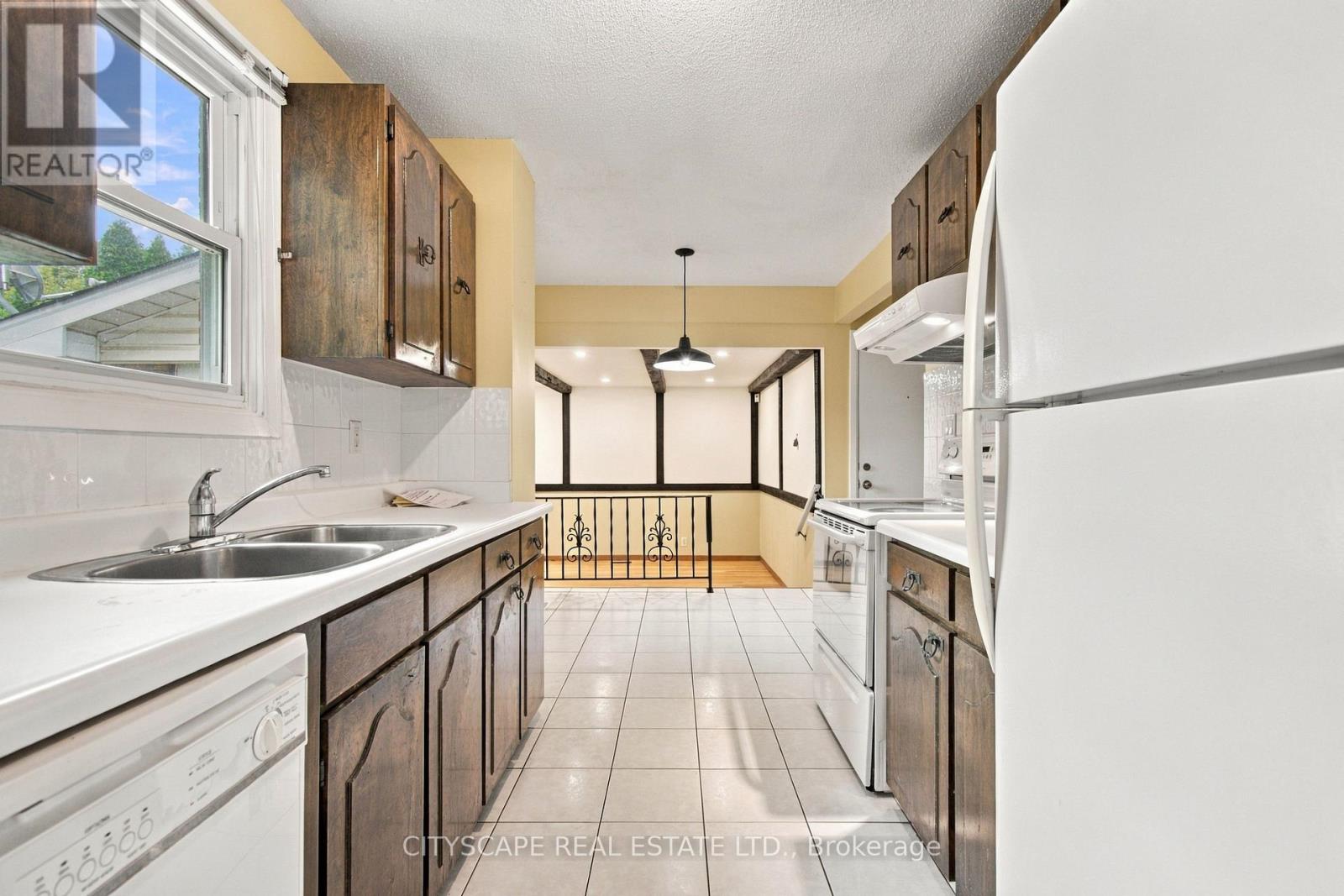 9966 Asgard Road, Windsor, Ontario N8R 1E2 - Photo 11 - X13833644