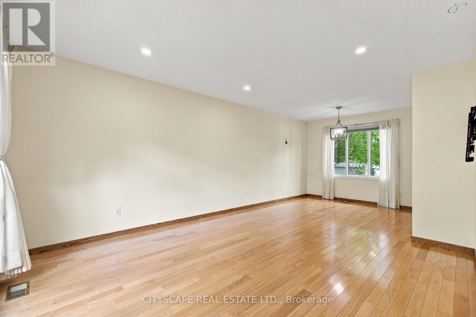 9966 Asgard Road, Windsor, Ontario N8R 1E2 - Photo 13 - X13833644