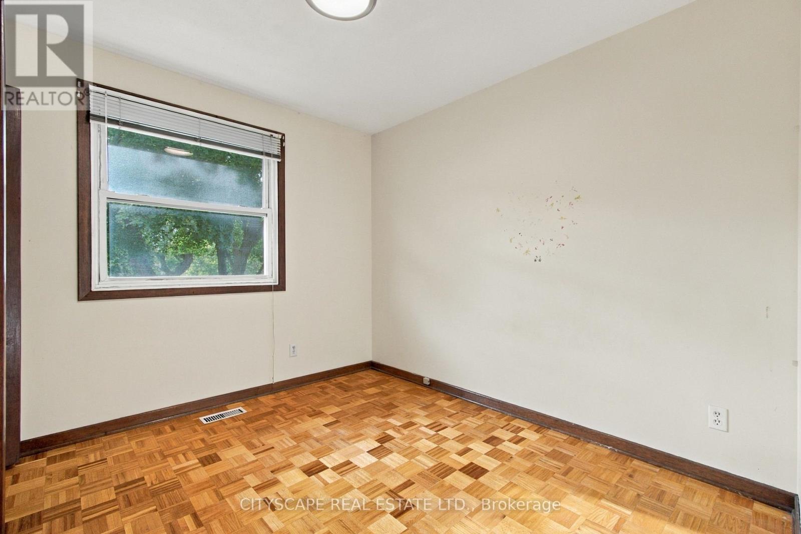 9966 Asgard Road, Windsor, Ontario N8R 1E2 - Photo 15 - X13833644