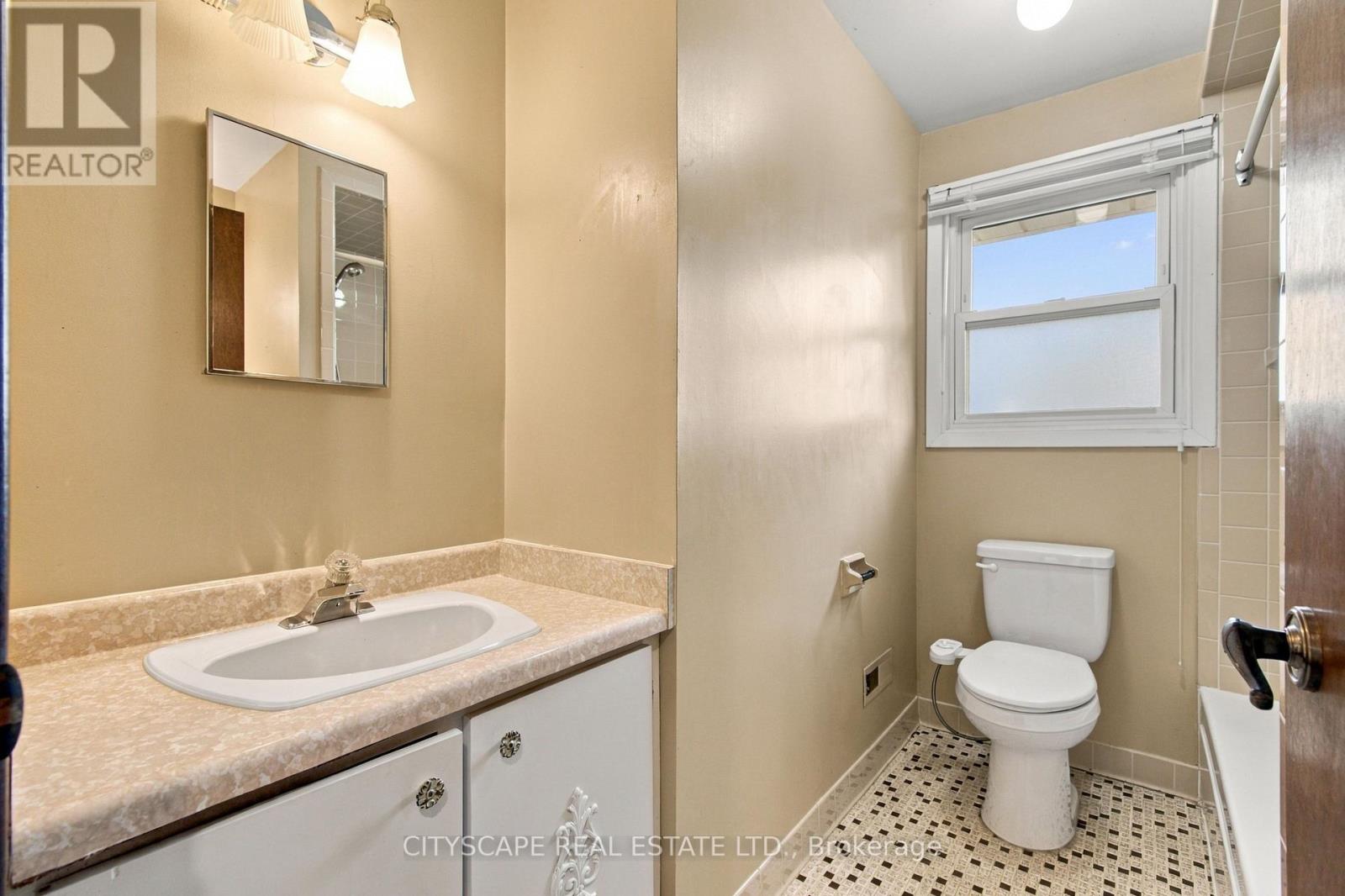 9966 Asgard Road, Windsor, Ontario N8R 1E2 - Photo 22 - X13833644