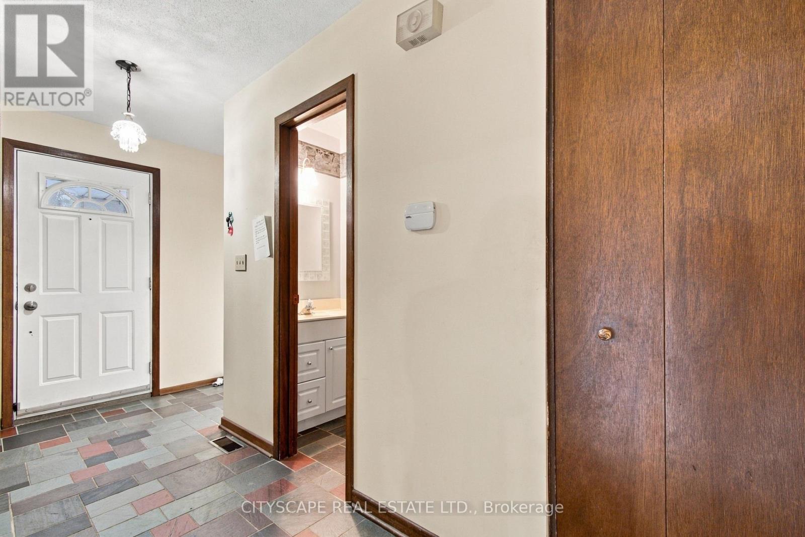 9966 Asgard Road, Windsor, Ontario N8R 1E2 - Photo 6 - X13833644