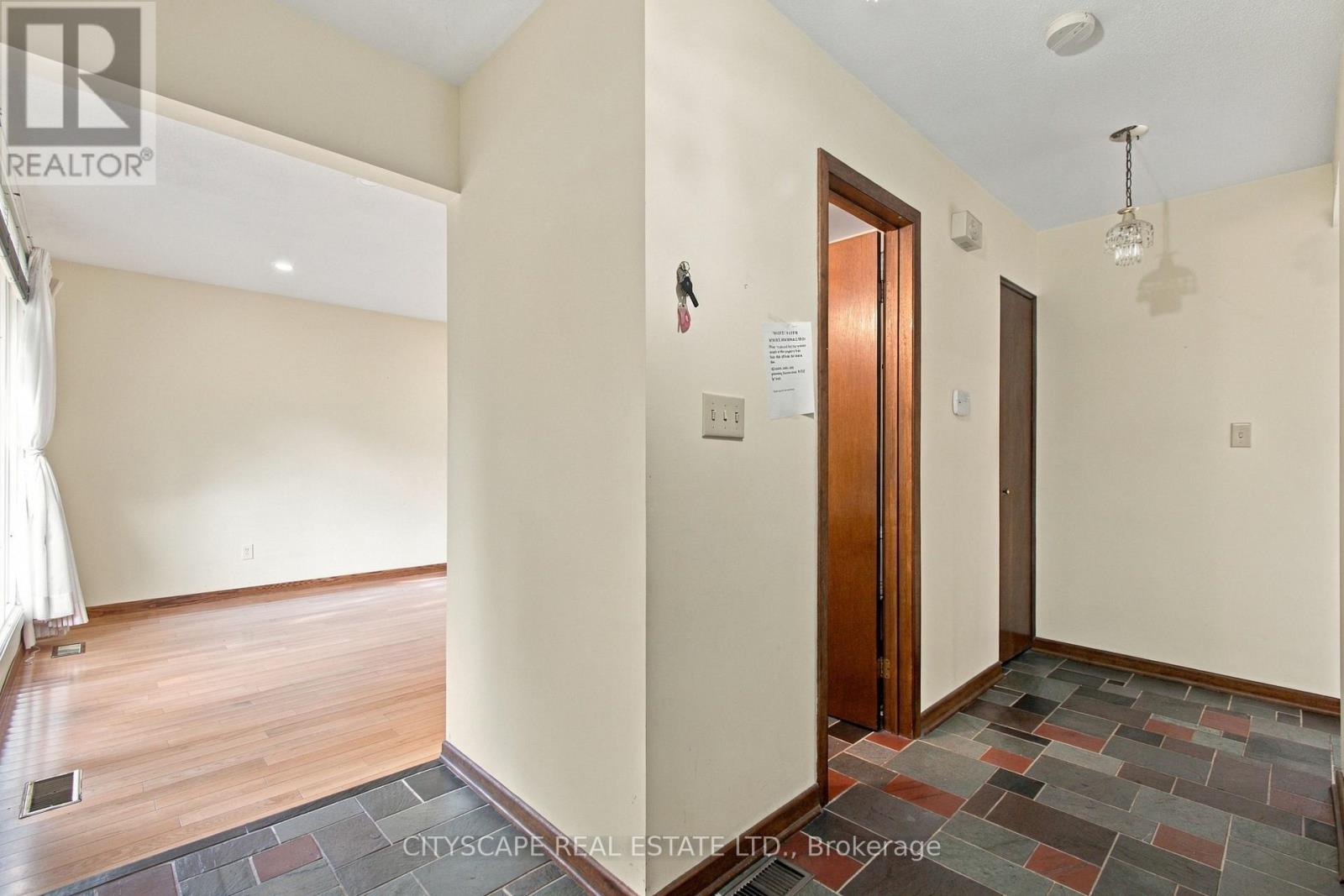 9966 Asgard Road, Windsor, Ontario N8R 1E2 - Photo 7 - X13833644
